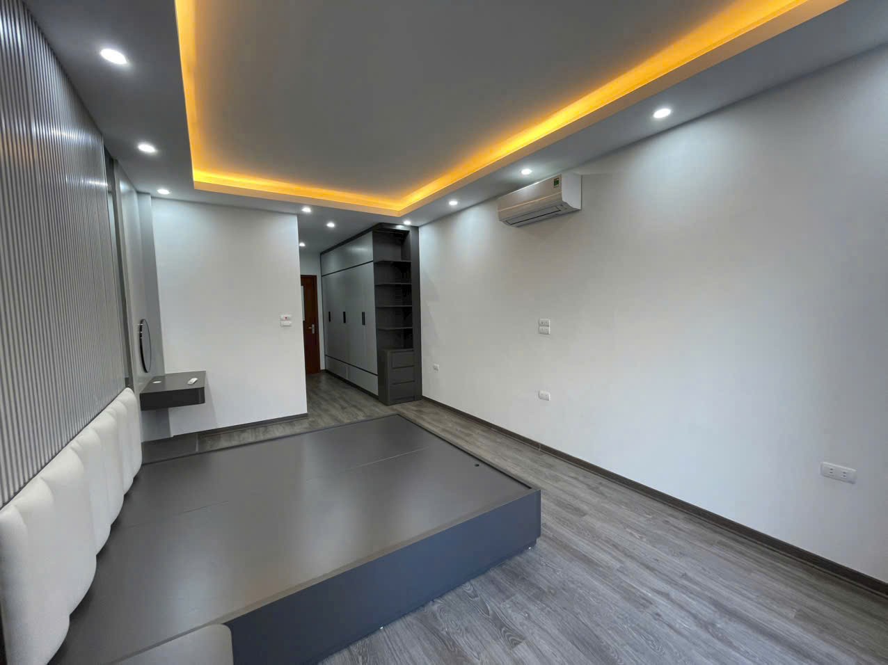 NHÀ ĐẸP Hoàng Như Tiếp 46.2m2 X 6 Tầng Mặt tiền 3.5m X 12.9 tỷ Long Biên. 5