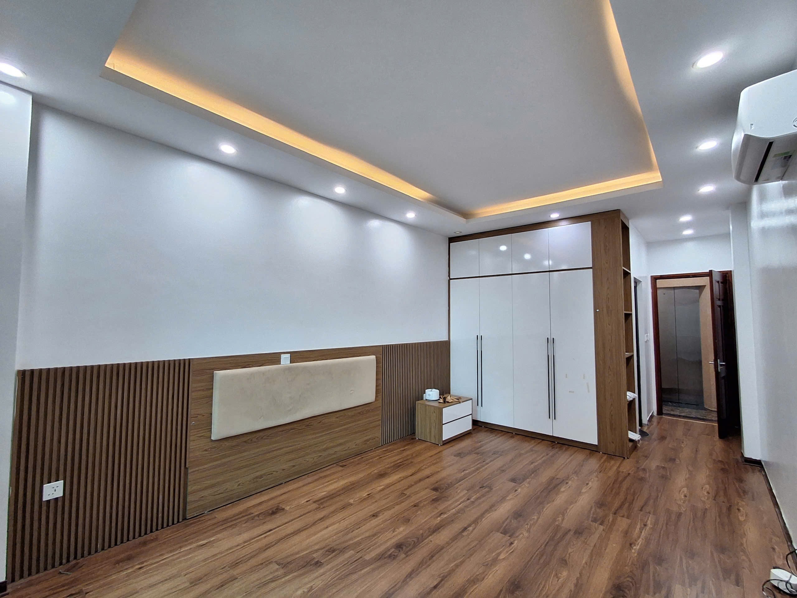 NHÀ ĐẸP FULL NỘI THẤT Ô TÔ ĐỖ CỬA- KINH DOANH KHU PHÂN LÔ QĐ 918 PHÚC ĐỒNG 40M2 X 6 TẦNG 13.5 TỶ. 2