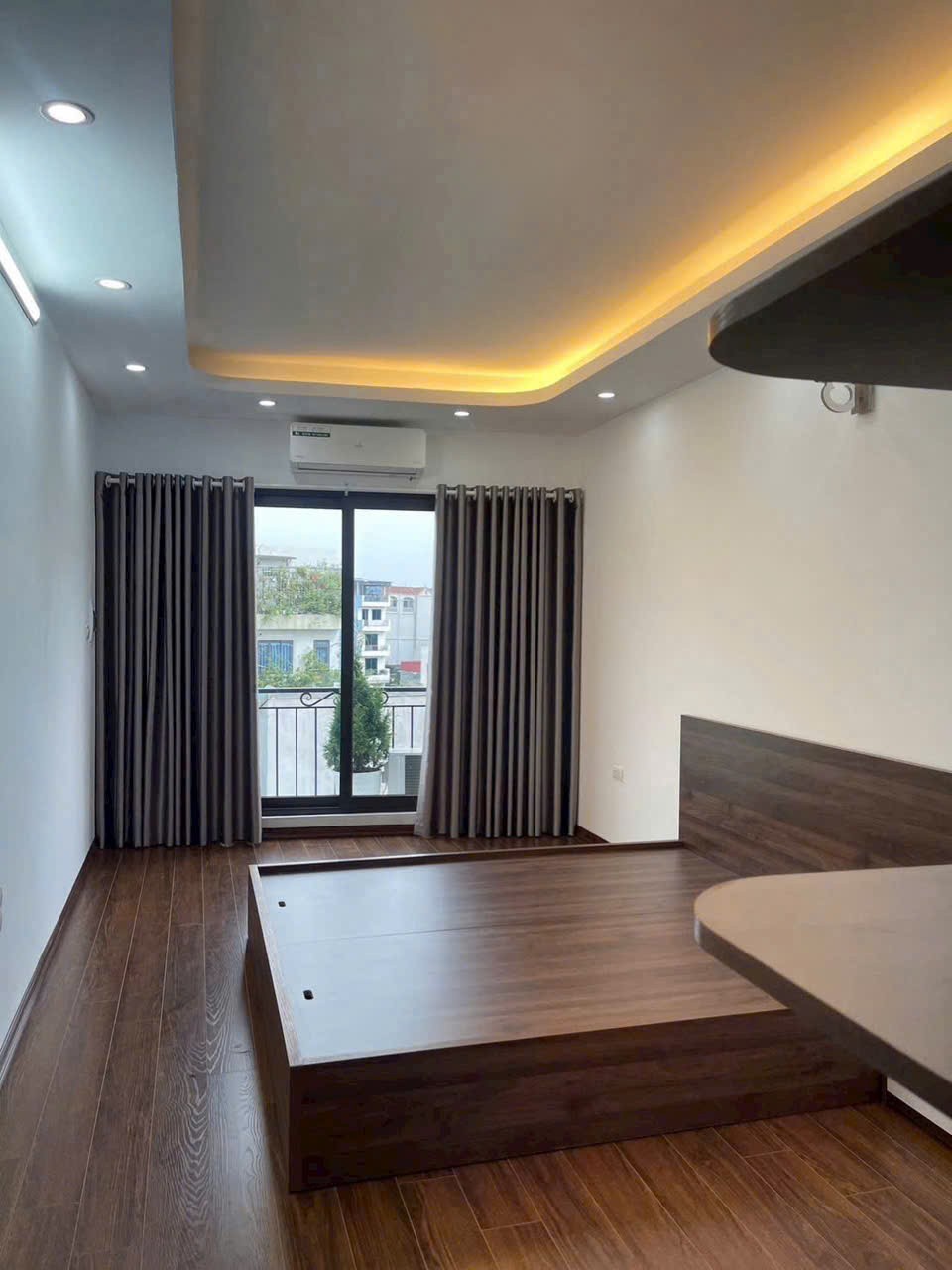 NHÀ MỚI FULL NỘI THẤT 6 TẦNG THANG MÁY Ô TÔ ĐỖ CỬA THẠCH BÀN - LONG BIÊN 30M2 8.3 TỶ. 4