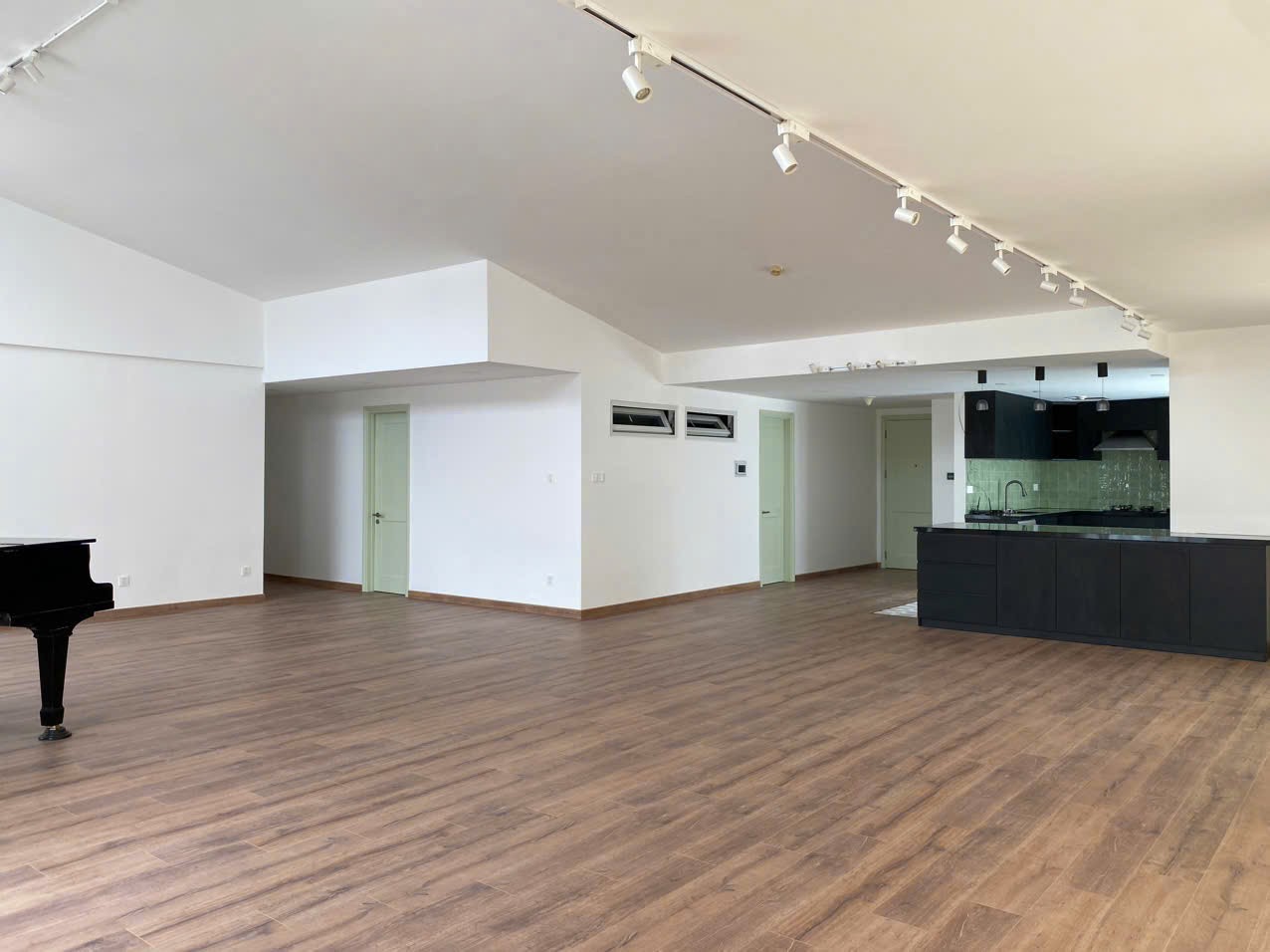 Cho thuê Căn hộ chung cư Phường Thảo Điền, Quận 2, Diện tích 330m², Giá Thương lượng 10