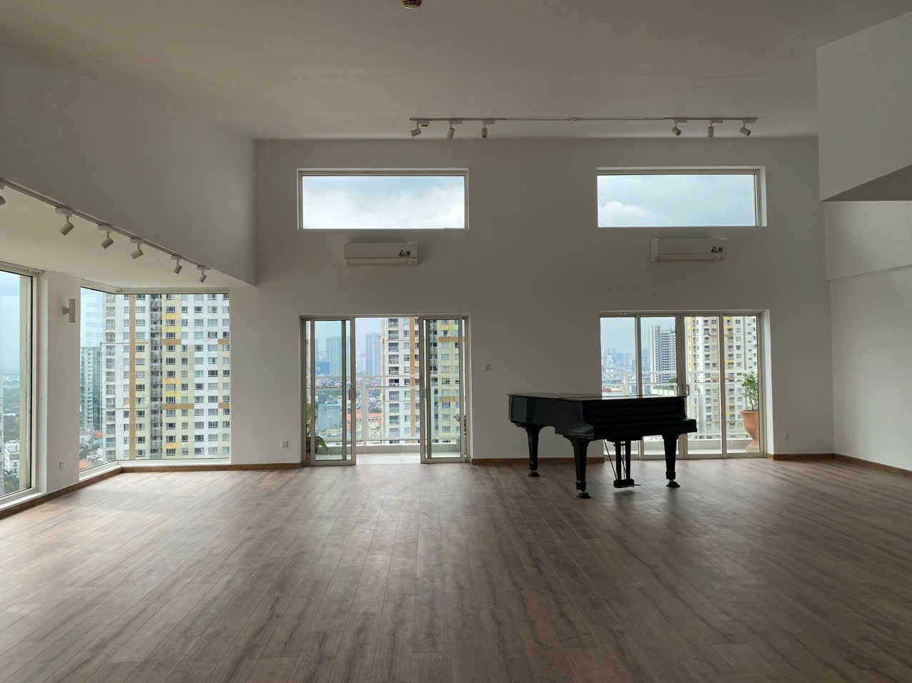 Cho thuê Căn hộ chung cư Phường Thảo Điền, Quận 2, Diện tích 330m², Giá Thương lượng 11