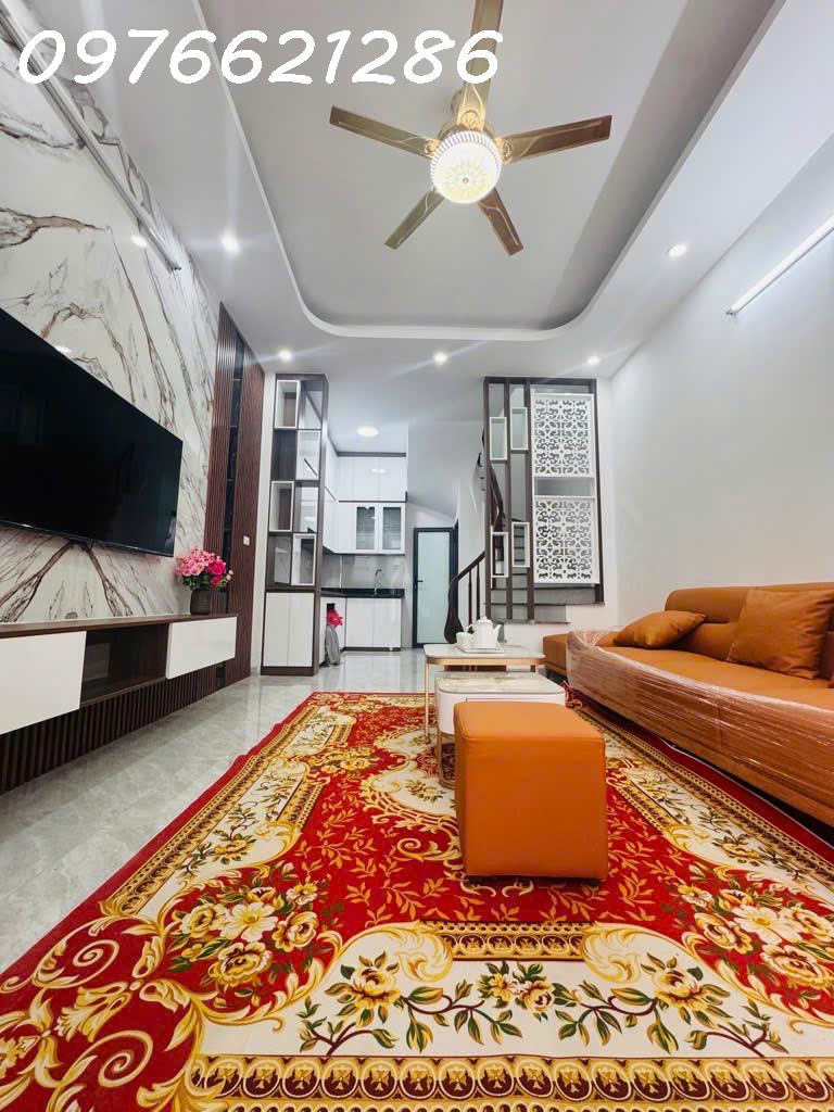 BÁN NHÀ LÔ GÓC SIÊU ĐẸP VIỆT HƯNG – 32M², MT 4M – GẦN PHỐ, Ô TÔ TRÁNH, KINH DOANH ĐỈNH – GIÁ 6X