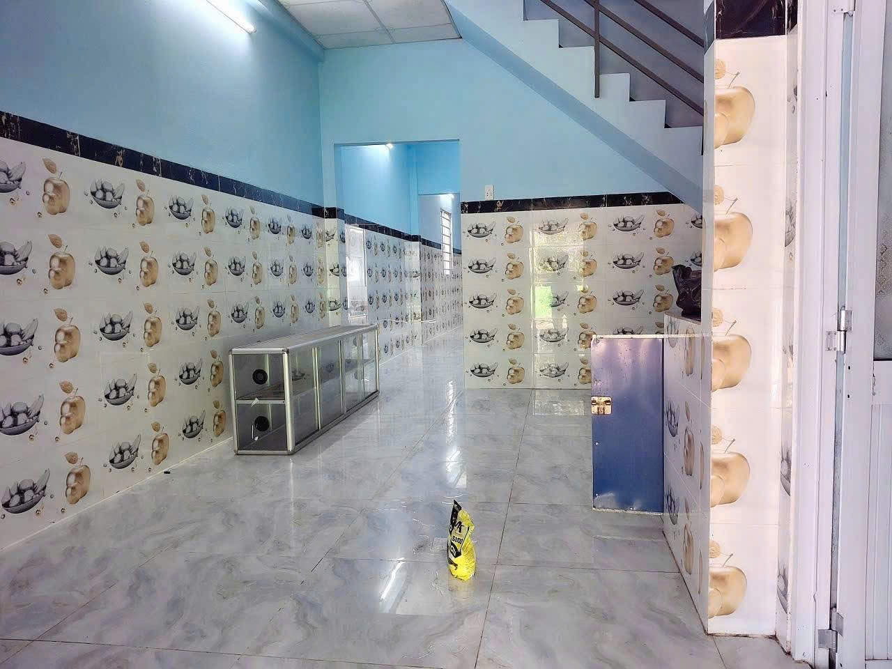 Bán gấp nhà cấp 4 xã Đức Lập Hạ tổng dt 250m2 ( có 132m2 thổ ) 1 lầu 4pn 2wc giá 1,68 tỷ 12