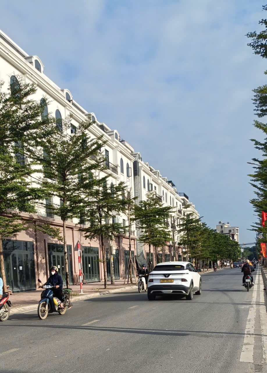 Liền kề Sơn Đồng Center 84m2-5 tầng, Vỉa hè ô tô tránh, giá 12.1 tỷ