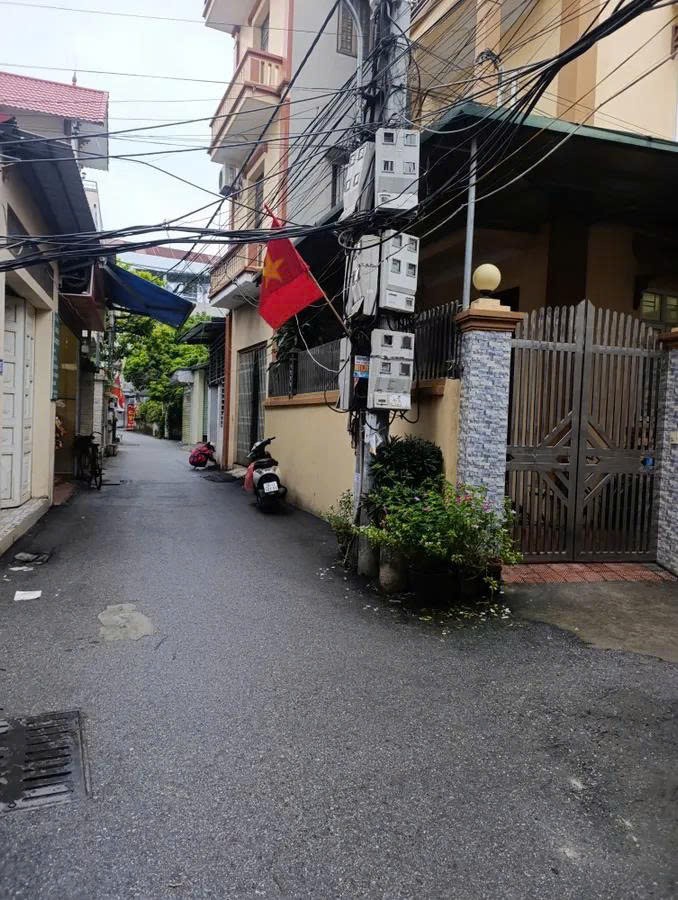 BÁN ĐẤT TẶNG NHÀ CẤP 4 TẠI YÊN BÌNH - HÀ ĐÔNG 44M2, MT 4.3M, Giá 3.85 tỷ - NGÕ OTO - NỞ HẬU - 3