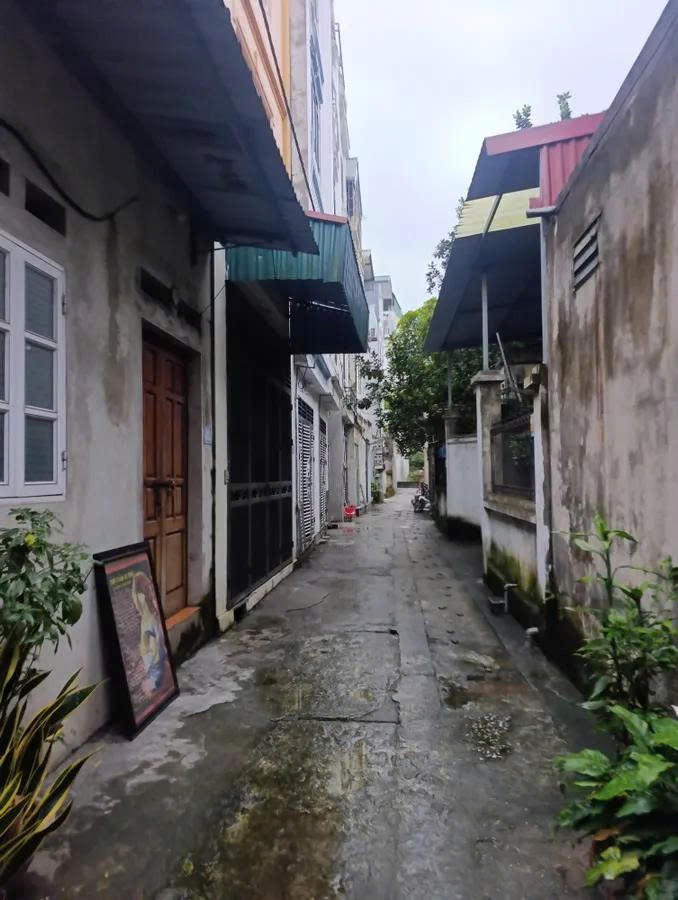 BÁN ĐẤT TẶNG NHÀ CẤP 4 TẠI YÊN BÌNH - HÀ ĐÔNG 44M2, MT 4.3M, Giá 3.85 tỷ - NGÕ OTO - NỞ HẬU -