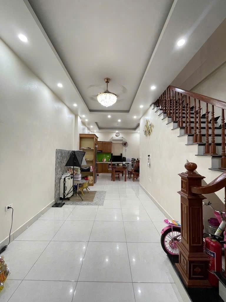 NHÀ ĐẸP DÂN XÂY KIÊN CỐ 3 TẦNG 3 P NGỦ An Đào C 43m2 X 6.75 tỷ Long Biên. 2