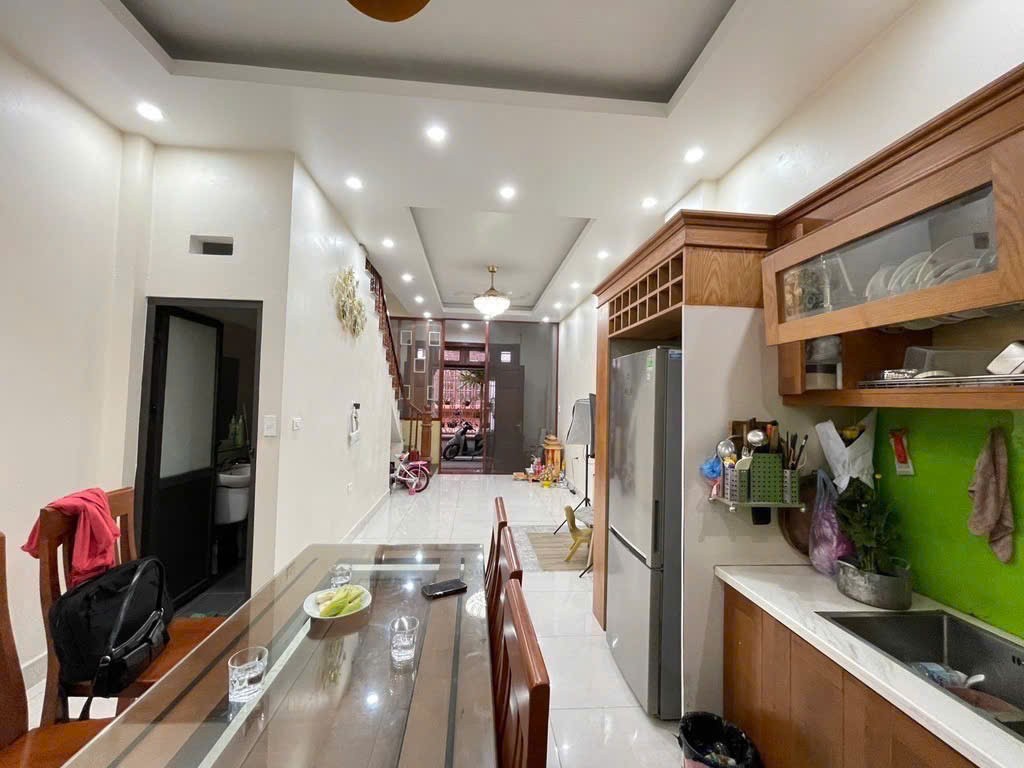 NHÀ ĐẸP DÂN XÂY KIÊN CỐ 3 TẦNG 3 P NGỦ An Đào C 43m2 X 6.75 tỷ Long Biên. 3