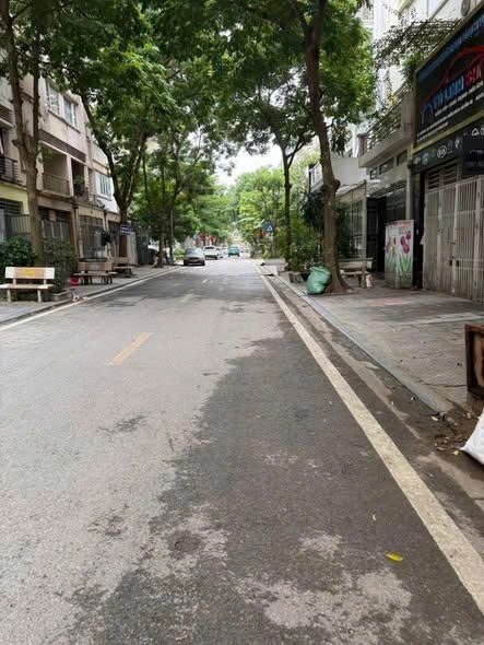 BÁN NHÀ LIỀN KỀ VĂN PHÚ - 90m2, MT 4.5M , Giá 21 tỷ . PHÂN LÔ - VỈA HÈ - Ô TÔ TRÁNH