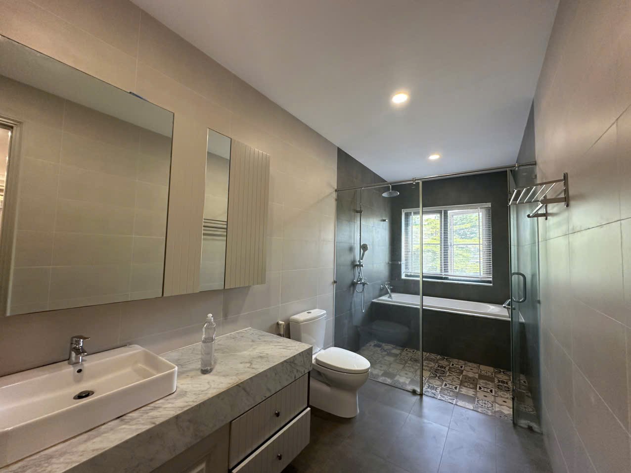 Cho thuê Biệt thự Phường Phú Mỹ, Quận 7, Diện tích 195m², Giá Thương lượng 9