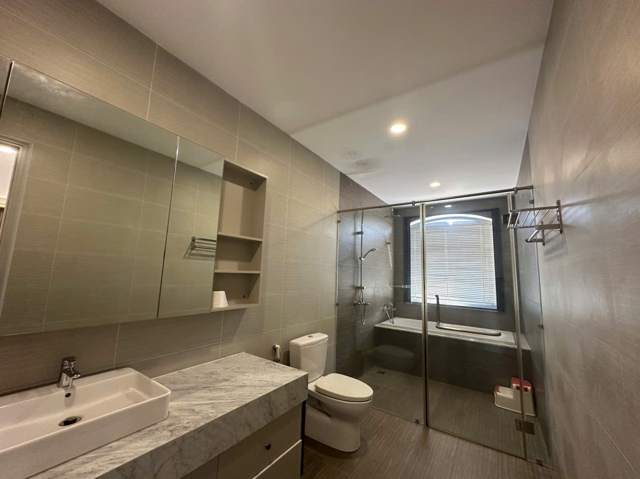 Cho thuê Biệt thự Phường Phú Mỹ, Quận 7, Diện tích 195m², Giá Thương lượng 16