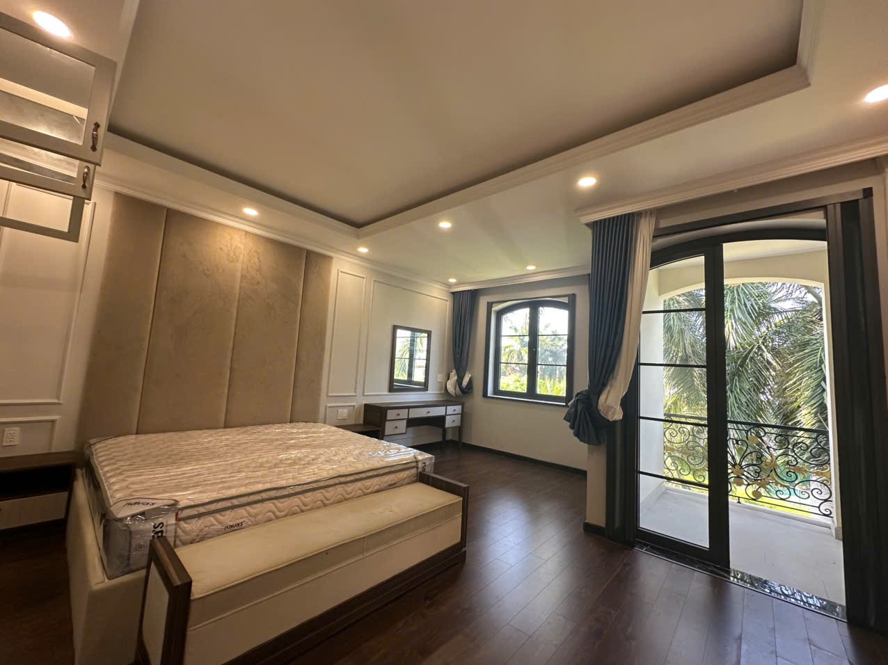 Cho thuê Biệt thự Phường Phú Mỹ, Quận 7, Diện tích 195m², Giá Thương lượng 13