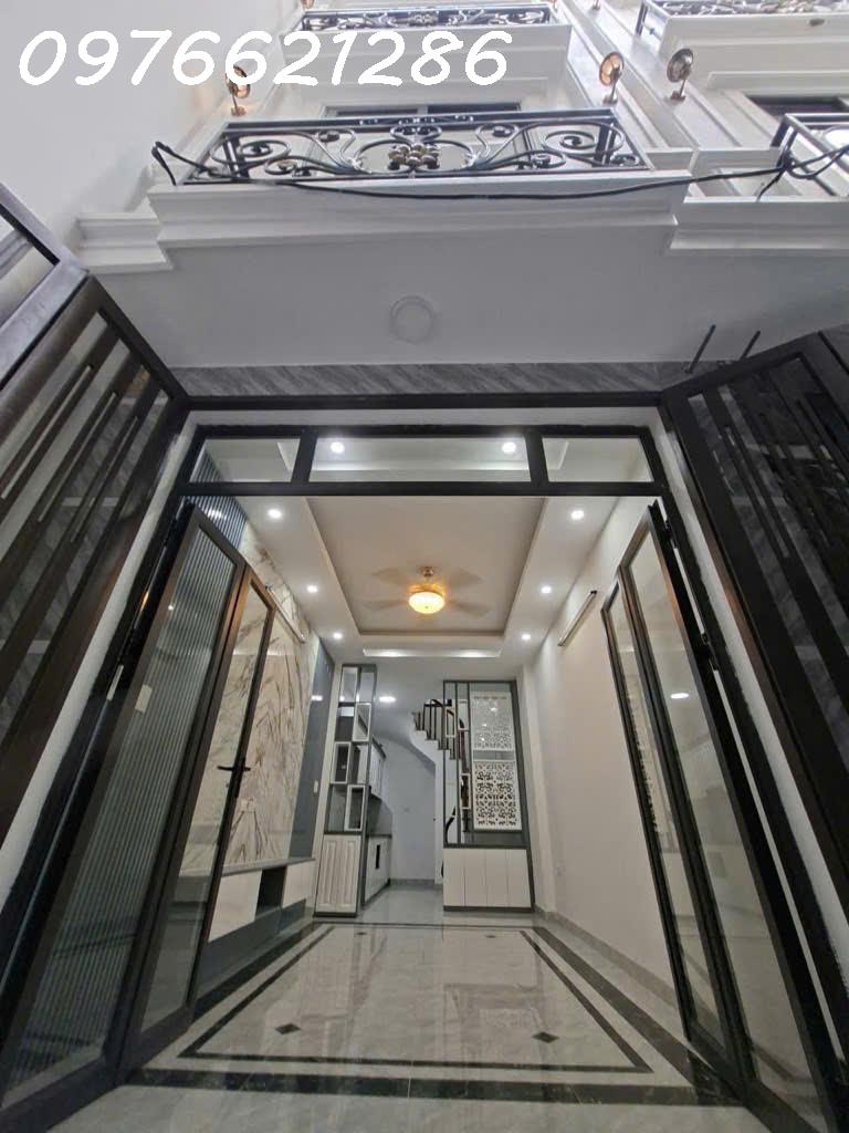 BÁN NHÀ PHỐ VIỆT HƯNG – VỊ TRÍ CỰC ĐẸP – 30M² – MT 4M – GIÁ CHỈ 6X TỶ (X SIÊU NHỎ)