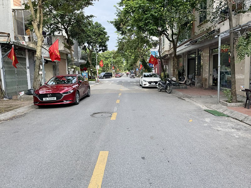 Chính chủ bán nhà C4 mặt phố Quán Tình 63,4m2 nở hậu, gần Hồ, pháp lý chuẩn sẵn sàng CC