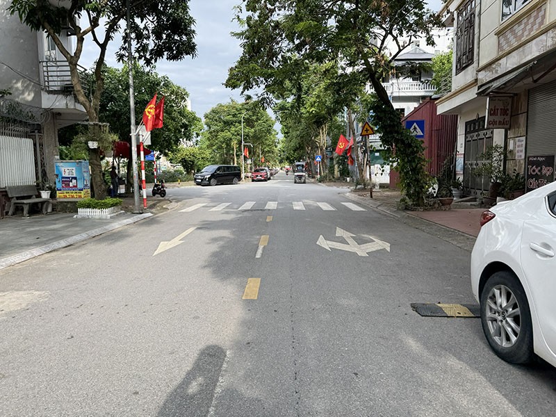 Chính chủ bán nhà C4 mặt phố Quán Tình 63,4m2 nở hậu, gần Hồ, pháp lý chuẩn sẵn sàng CC 3