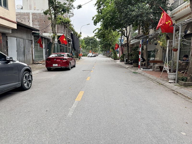 Chính chủ bán nhà C4 mặt phố Quán Tình 63,4m2 nở hậu, gần Hồ, pháp lý chuẩn sẵn sàng CC 6