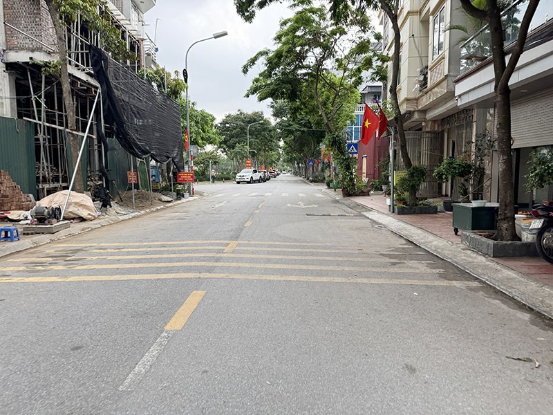 Chính chủ bán nhà C4 mặt phố Quán Tình 63,4m2 nở hậu, gần Hồ, pháp lý chuẩn sẵn sàng CC 7