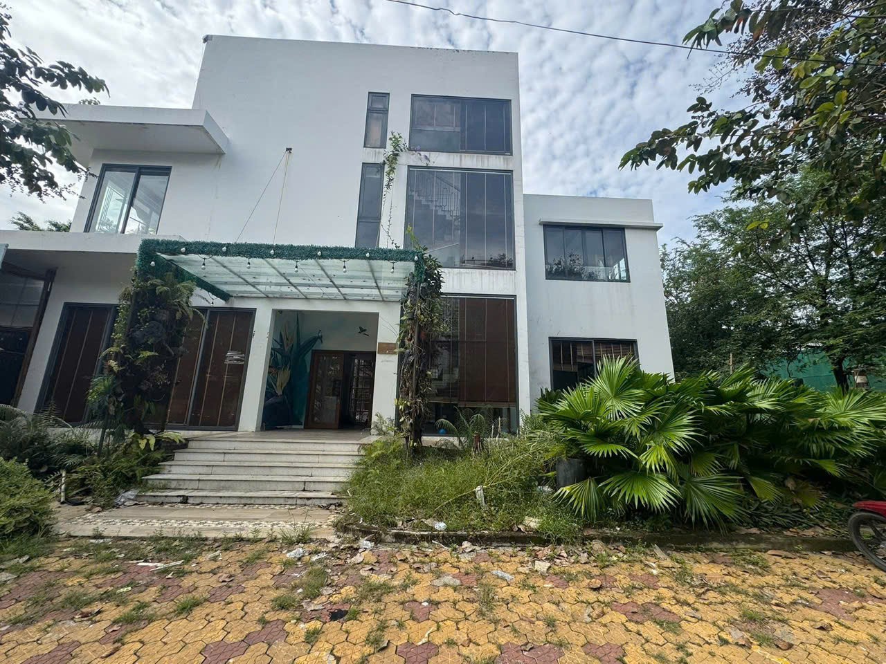 Cho thuê Biệt thự Phường Thảo Điền, Quận 2, Diện tích 1900m², Giá Thương lượng 8