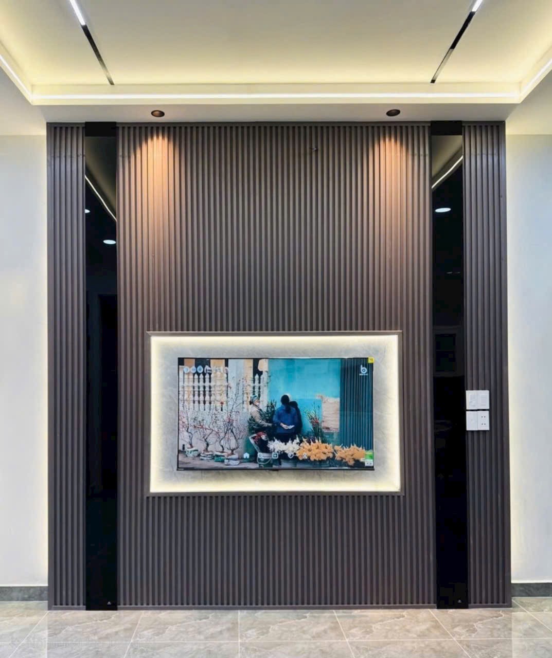 Nhà Xây Mới 1 Trệt. 2 Lầu. Sân thượng -2 PN. 3WC. Ban công lớn 6 Tỷ 250 4