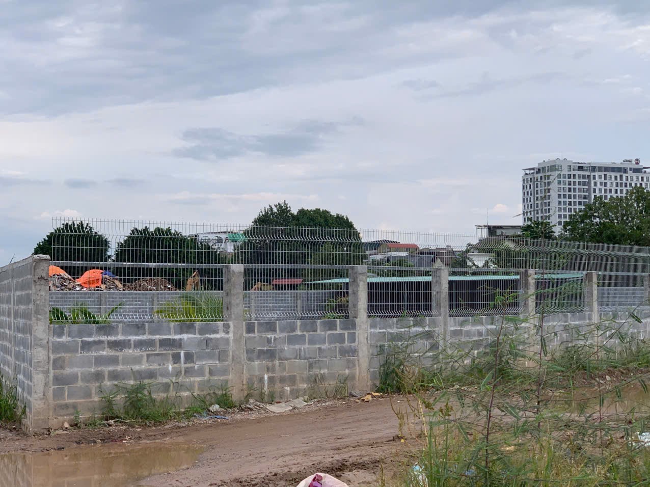 Bán gấp giảm 1 tỷ còn 17tỷ trên 280m² đất tặng căn nhà trống Phạm Văn Chiêu hẻm xe tải 1 trục thẳng 3