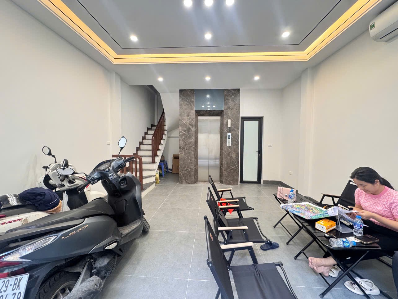 NHÀ ĐẸP  PHỐ TRẠM – LONG BIÊN – 6 TẦNG THANG MÁY – FULL NỘI THẤT 37m2 11.5 Tỷ. 2