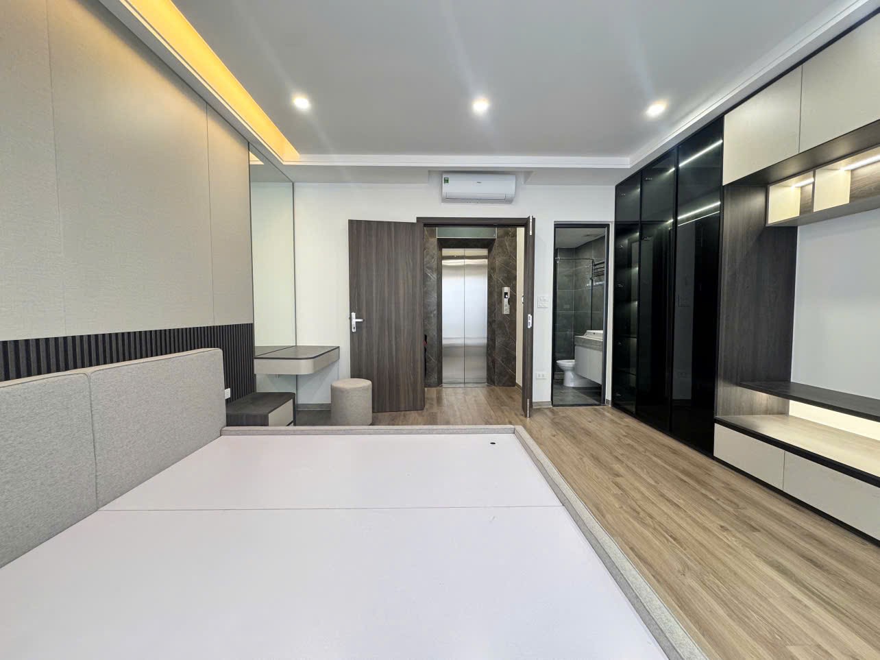 NHÀ ĐẸP  PHỐ TRẠM – LONG BIÊN – 6 TẦNG THANG MÁY – FULL NỘI THẤT 37m2 11.5 Tỷ. 3