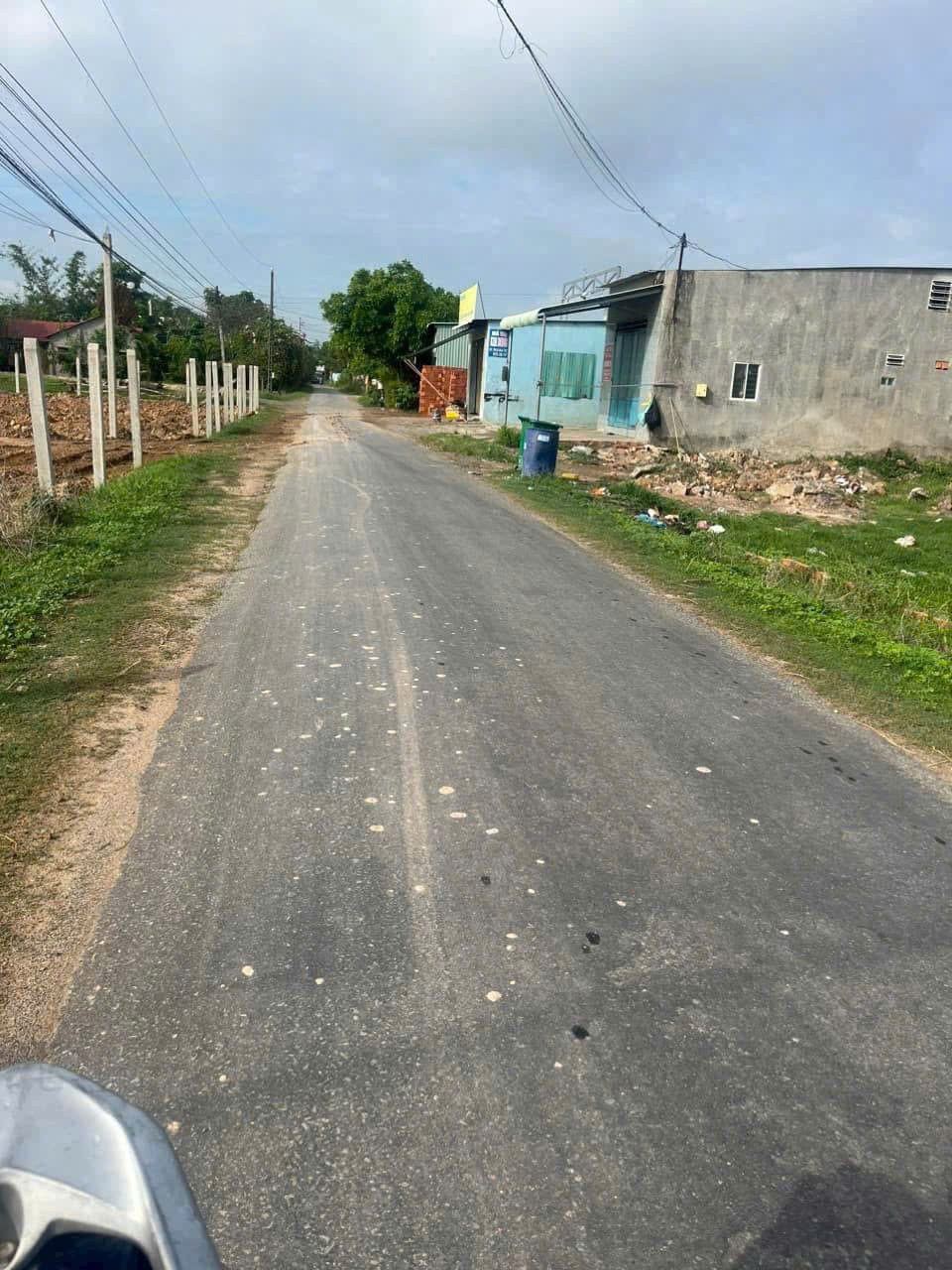 Bán đất thổ + lúa ,mặt tiền đường nhựa xã Đức Lập Hạ , dt 1500m2 ( 288m2 thổ ) giá 4,4 tỷ 2