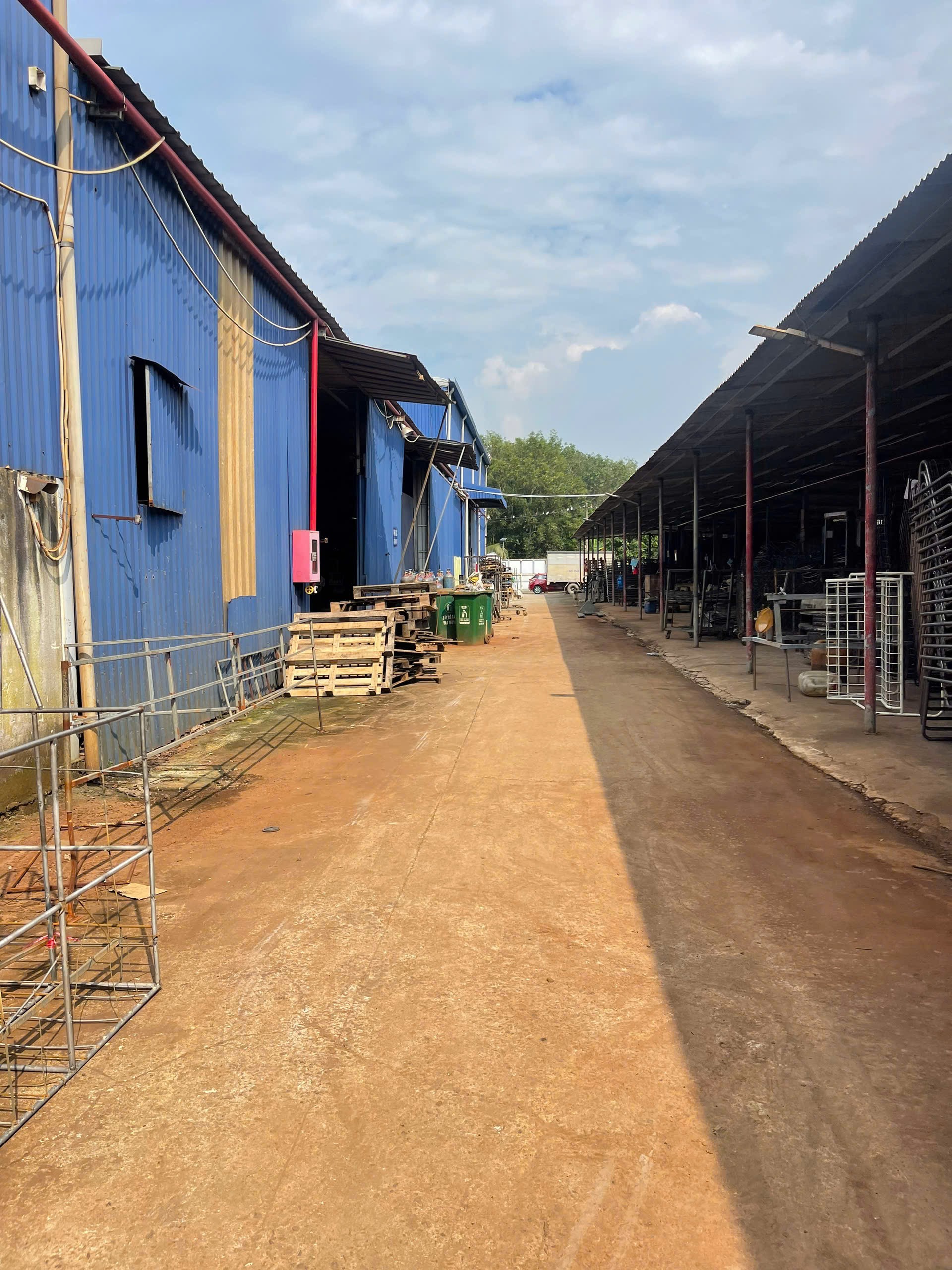 Bán nhà xưởng xã Nhuận Đức đang hoạt động tdt 5100m2 full thổ ( dt xưởng 3500m2) giá 45 tỷ 2