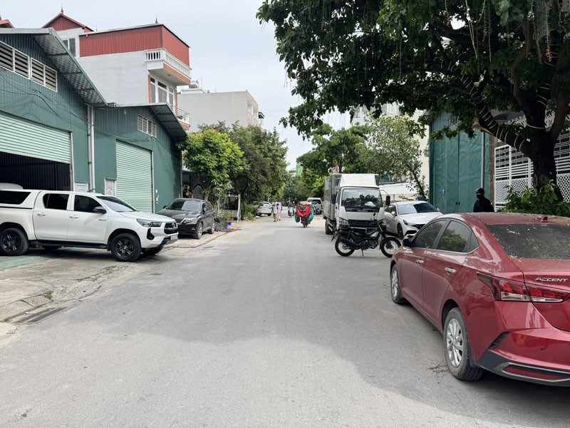 Bán lô góc Kinh Doanh 136m2 KĐT 31ha Trâu Quỳ - Mặt tiền rộng 23m, gần trung tâm 3