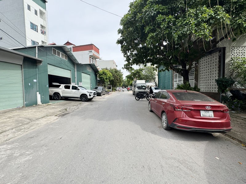 Bán lô góc Kinh Doanh 136m2 KĐT 31ha Trâu Quỳ - Mặt tiền rộng 23m, gần trung tâm 4