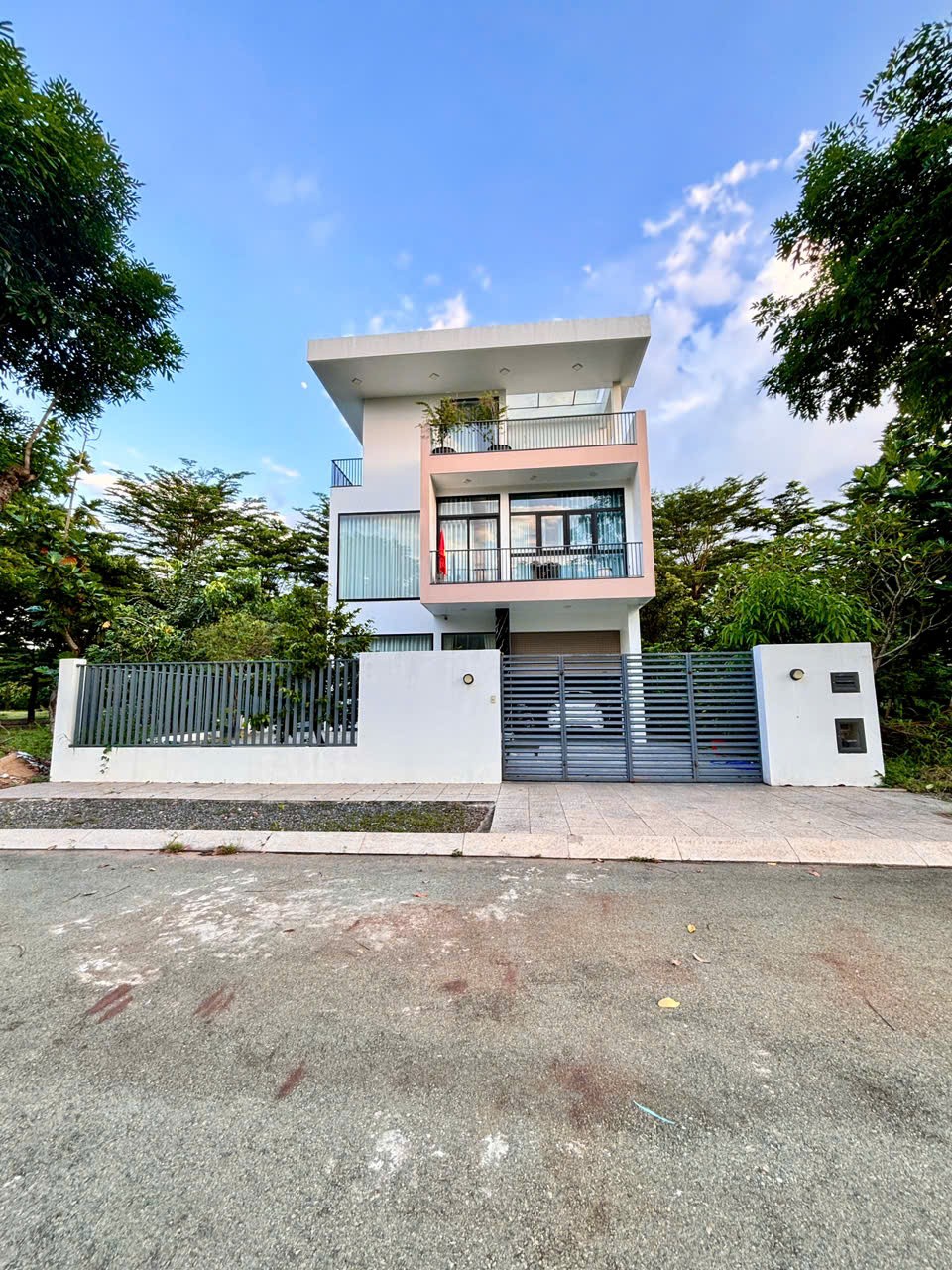 Cần bán Biệt thự Phường Long Thạnh Mỹ, Quận 9, Diện tích 200m², Giá 020 Tỷ 14