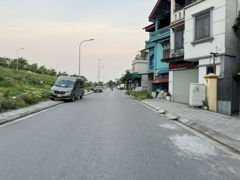Cần bán 55m2 thực tế 64,6m2 mặt đường Đê Vàng, Gia Lâm. Đường ô tô tránh, view sông