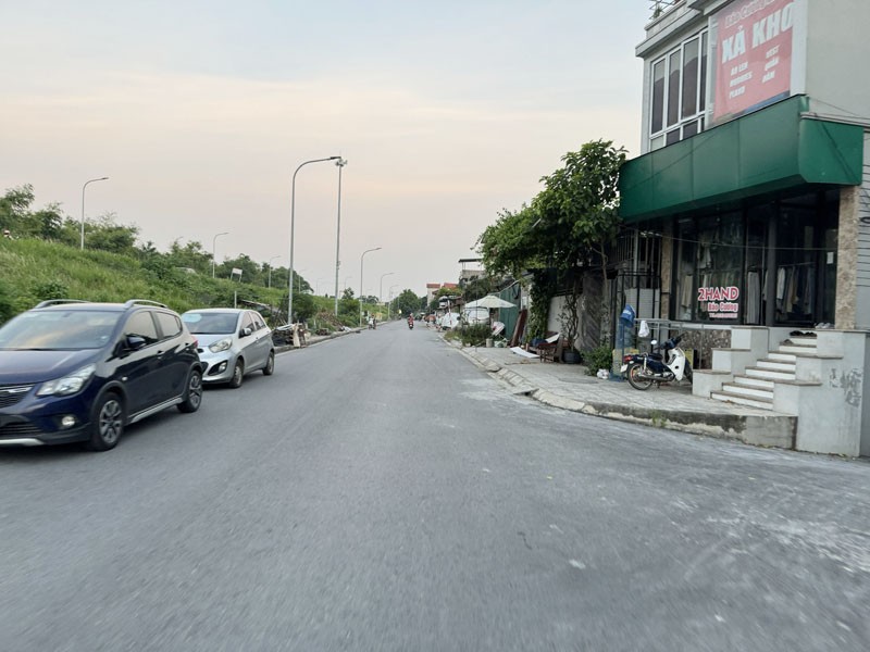 Cần bán 55m2 thực tế 64,6m2 mặt đường Đê Vàng, Gia Lâm. Đường ô tô tránh, view sông 2