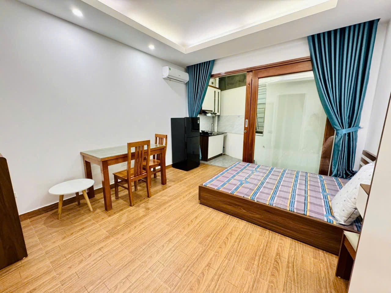 BÁN NHÀ ĐẸP, ĐƯỜNG LẠC LONG QUÂN, TÂY HỒ, HN. 2