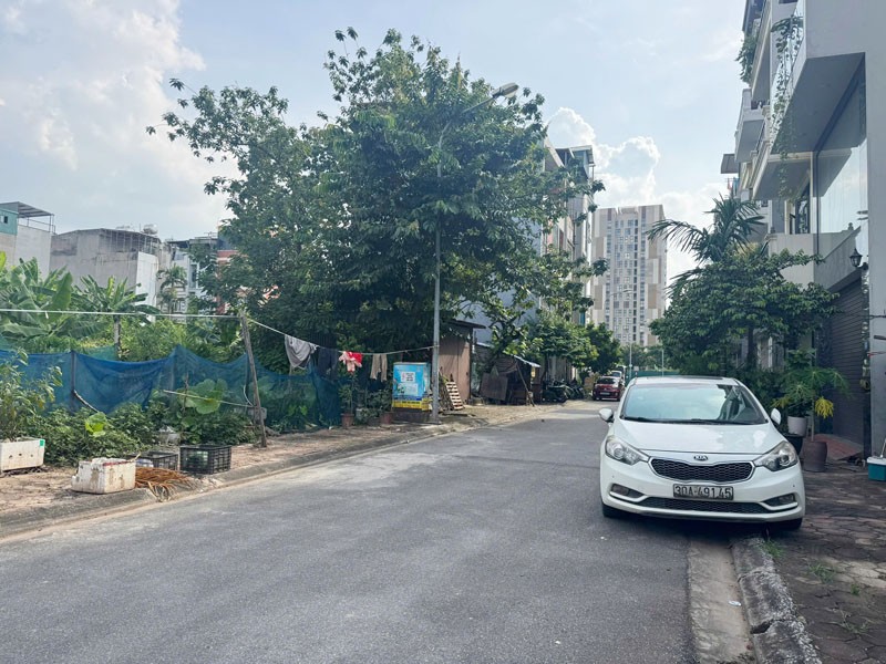 Hiếm Có Khó Tìm! Lô 30m2 Giang Biên 2 Mặt Thoáng, Vỉa Hè, Ô Tô Tránh - Mua Nhanh Kẻo Lỡ!