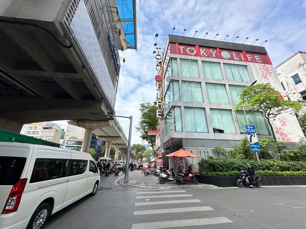 GIẢM SÂU 4 TỶ - CHỦ THIỆN CHÍ - MẶT PHỐ CẦU GIẤY - 2 MẶT TIỀN - SỔ VUÔNG ĐÉT.