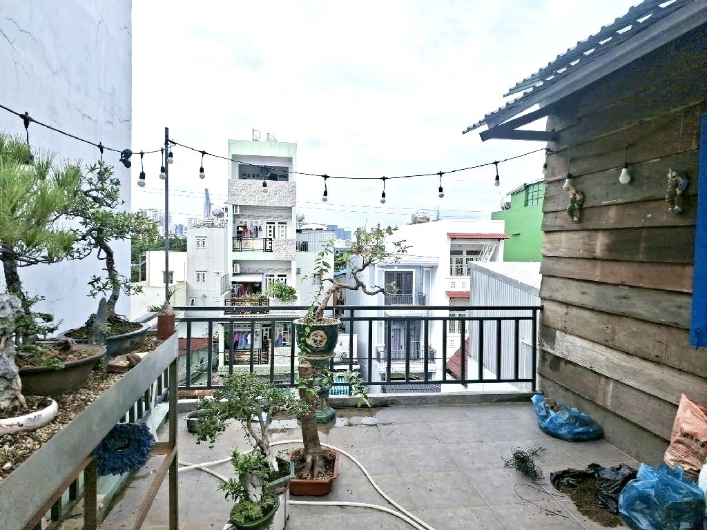 BÁN NHÀ 2 MT XE HƠI THÔNG THOÁNG- NHÀ ĐẸP VÀO Ở NGAY- Đ,TRẦN XUÂN SOẠN THÔNG RA HUỲNH TÂN PHÁT. 4