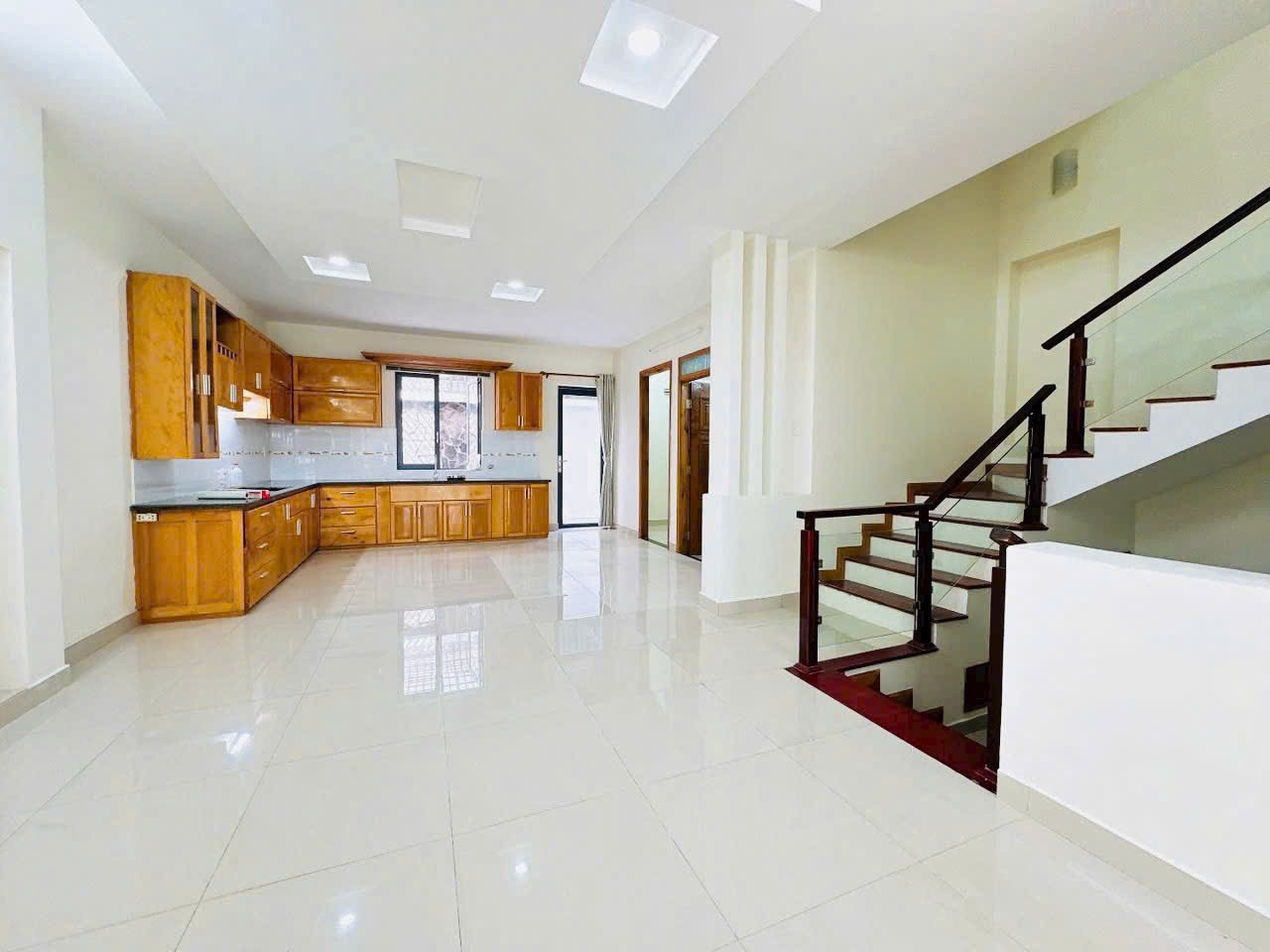 Cho thuê Nhà mặt tiền Phường Phước Long B, Quận 9, Diện tích 140m², Giá 21 Triệu/tháng 8