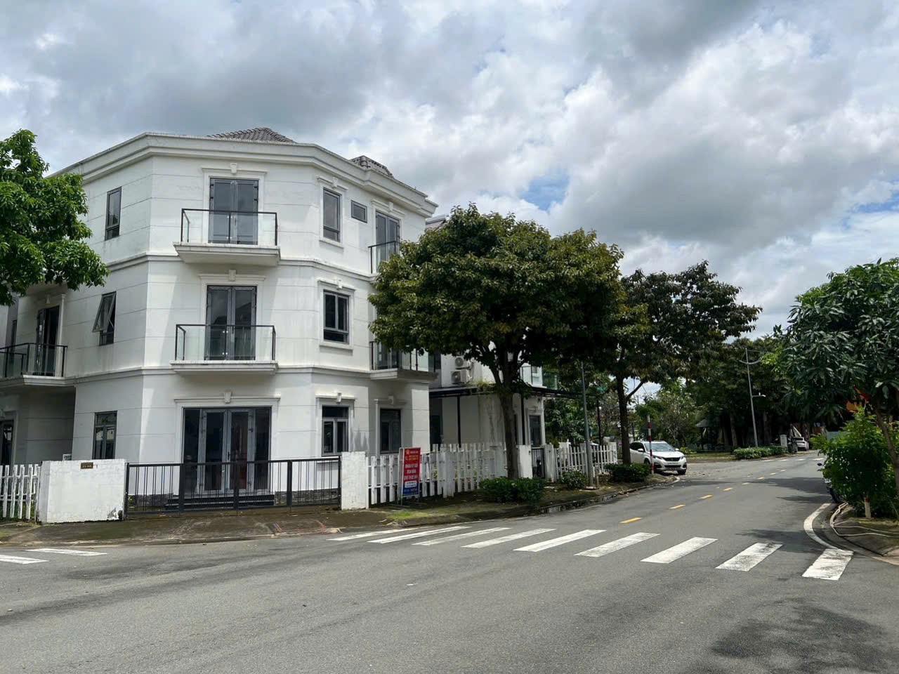 Cần bán Biệt thự Phường Trường Thạnh, Quận 9, Diện tích 178m², Giá 10.99 Tỷ 2