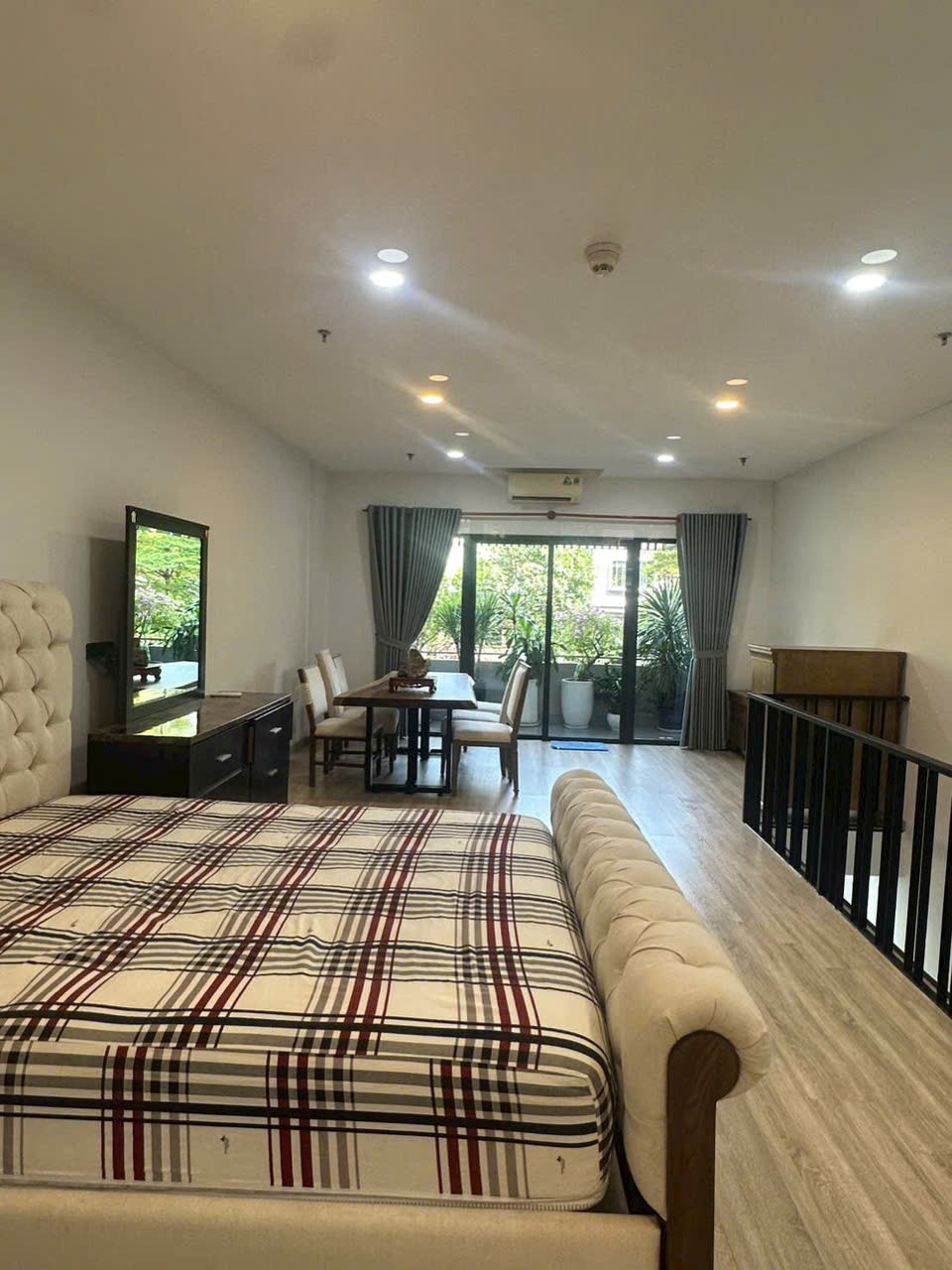 Cho thuê Nhà mặt tiền Quận 2, Hồ Chí Minh, Diện tích 104m², Giá Thương lượng 2