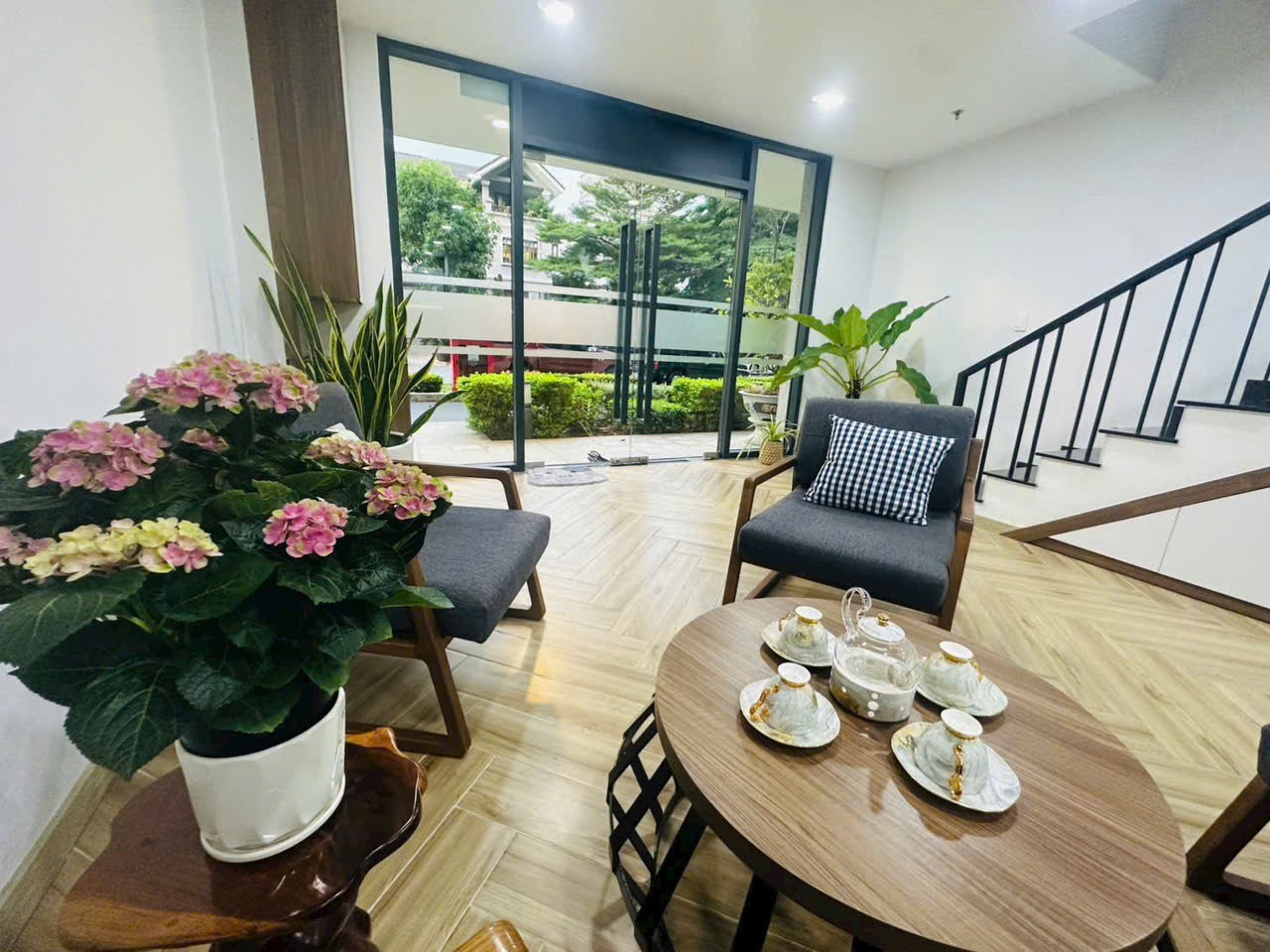 Cho thuê Nhà mặt tiền Quận 2, Hồ Chí Minh, Diện tích 104m², Giá Thương lượng