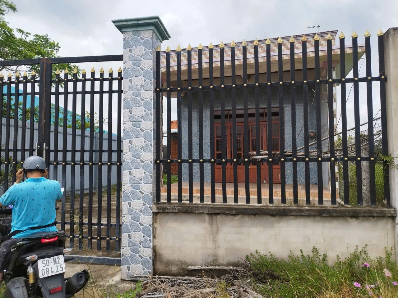 Bán nhà cấp 4 ,tổng dt 328m2 ( đất lúa ) xã Tân Bửu, Bến Lức  giá 1,2 tỷ 2