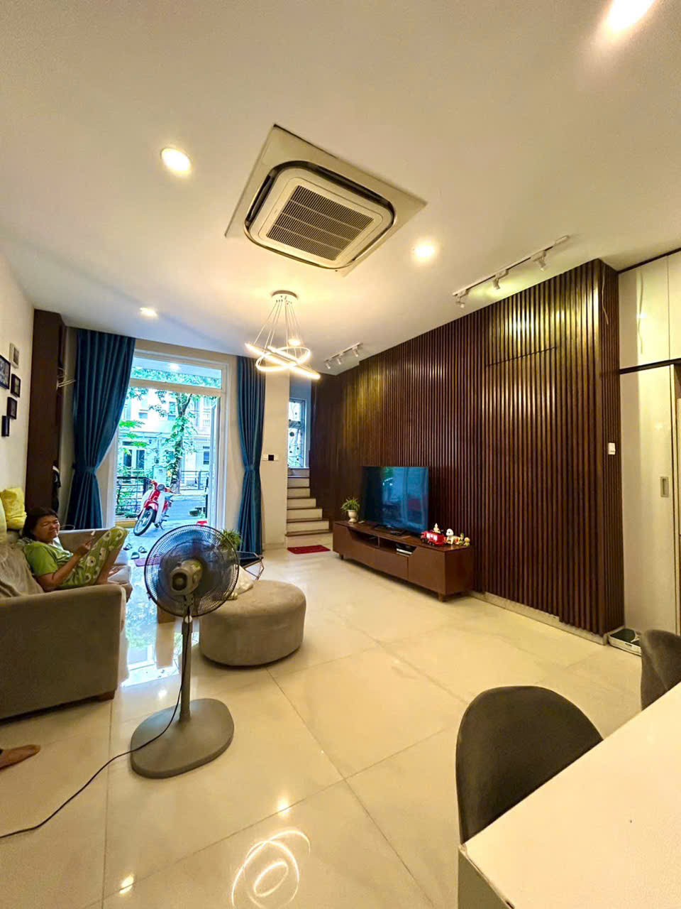 Cần bán Nhà mặt tiền Phường Phú Hữu, Quận 9, Diện tích 75m², Giá 10.5 Tỷ 6