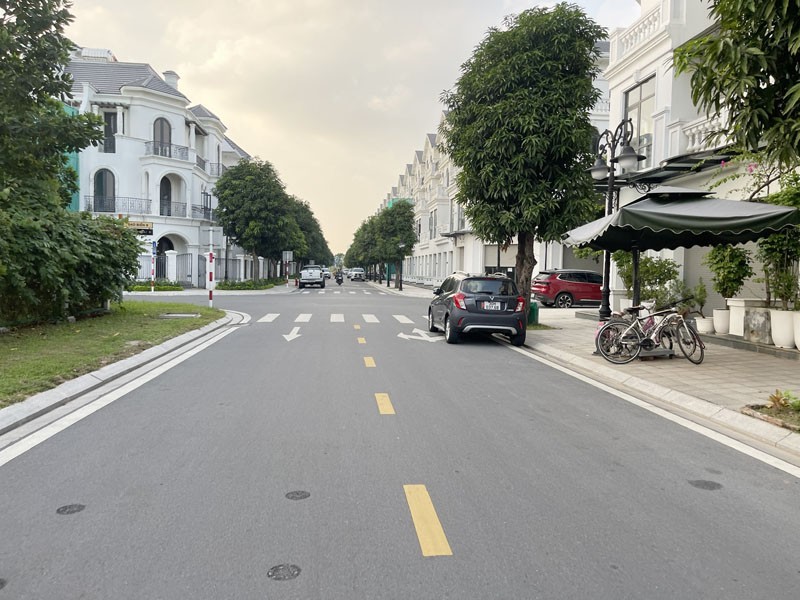 Cần bán 150m2 biệt thự 3,5 tầng Sao Biển 10 - Vin Gia Lâm. Gần biển hồ Ngọc Trai & Biển hồ Nước Mặn