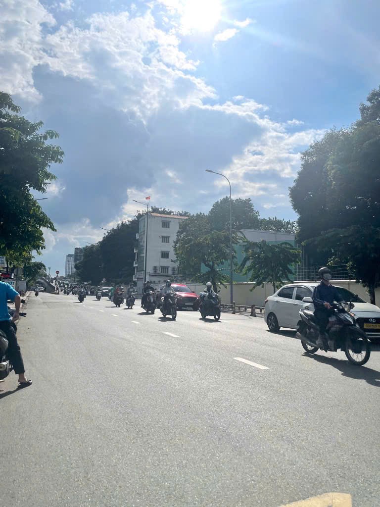 Bán gấp đất tặng nhà giảm 5 tỷ 21mx45m tiện kinh doanh hết lộ giới đối diện BV175 945m2 105tr/tháng 3