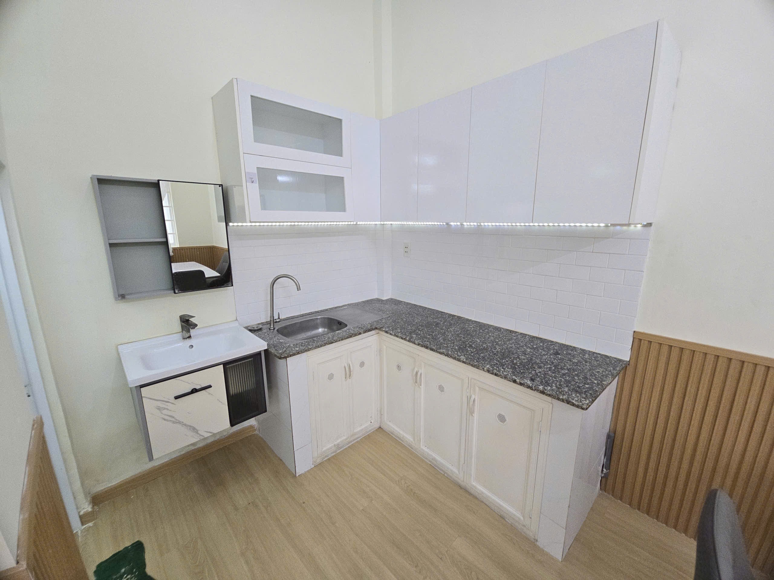 CHỈ 4.3 TỶ SÁT MẶT TIỀN LÊ VĂN QUỚI HXH 38M2 2 TẦNG BTCT 2PN 1WC 4