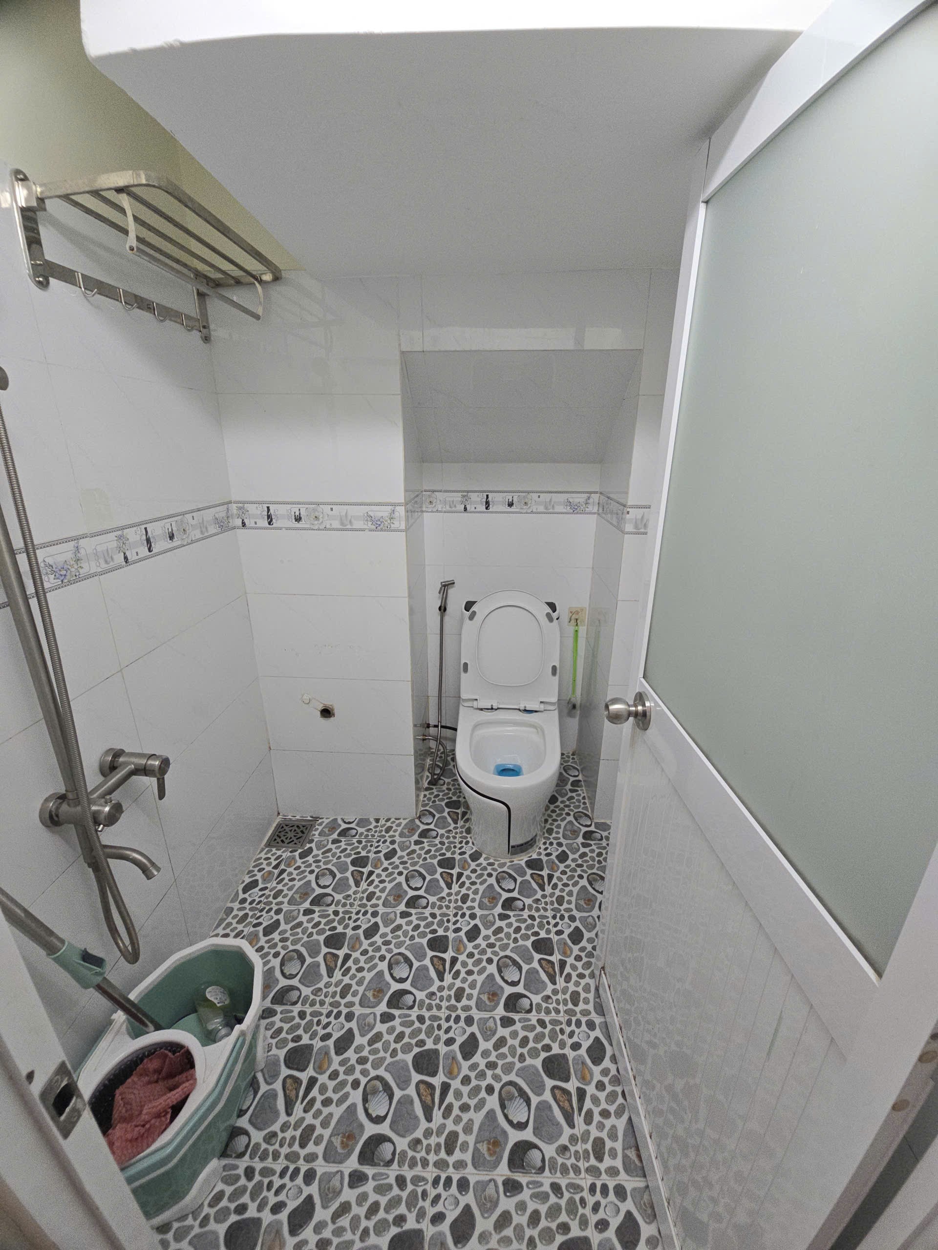 CHỈ 4.3 TỶ SÁT MẶT TIỀN LÊ VĂN QUỚI HXH 38M2 2 TẦNG BTCT 2PN 1WC 5