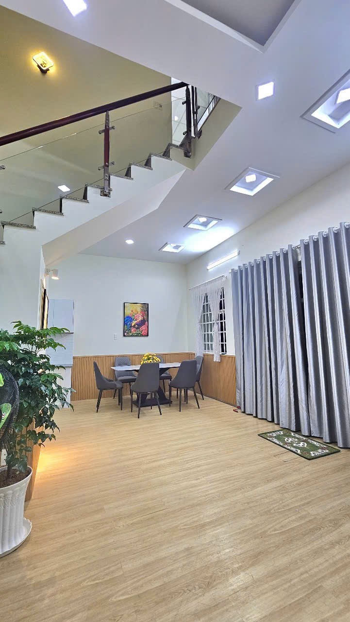 CHỈ 4.3 TỶ SÁT MẶT TIỀN LÊ VĂN QUỚI HXH 38M2 2 TẦNG BTCT 2PN 1WC 6