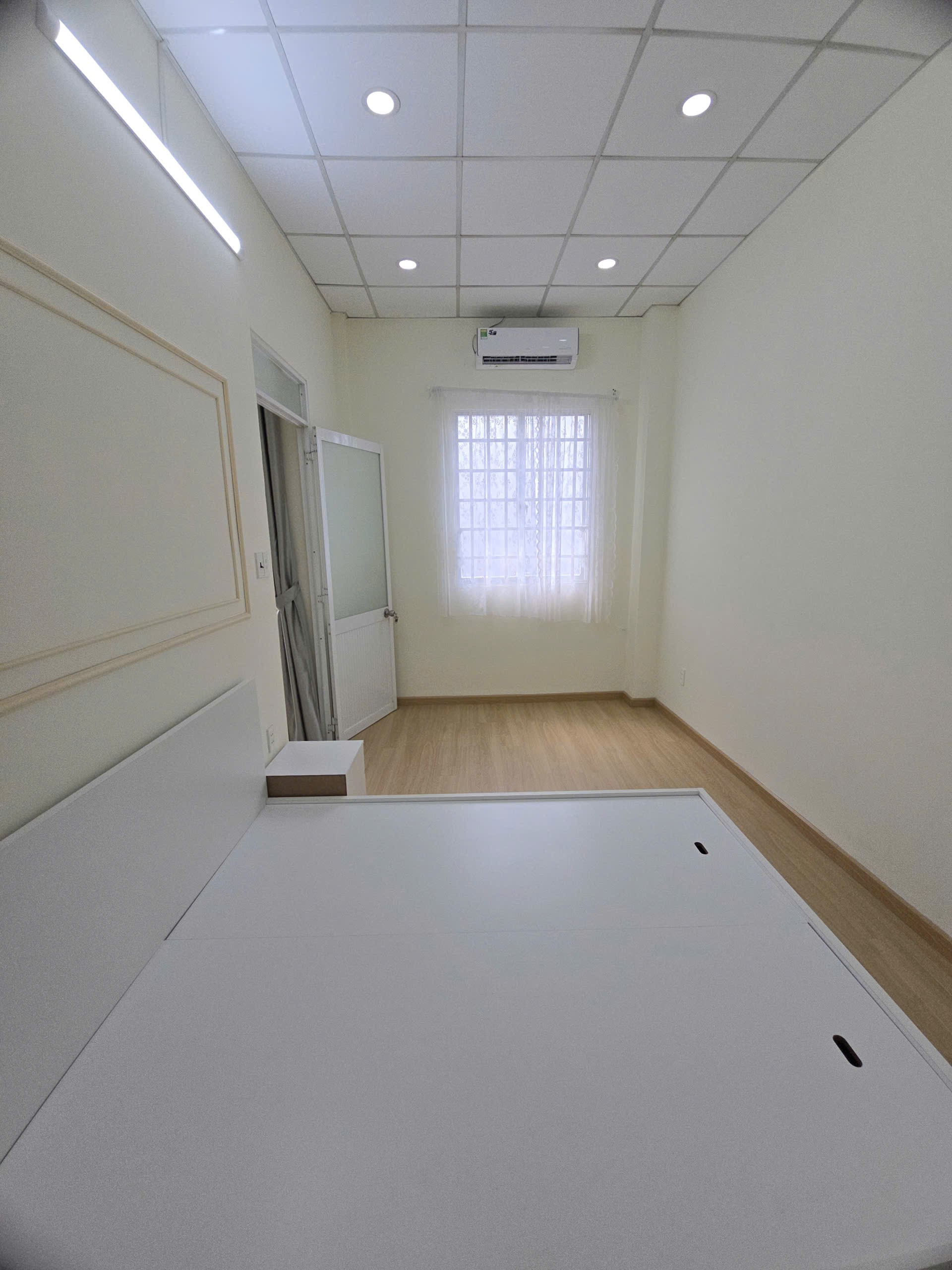 CHỈ 4.3 TỶ SÁT MẶT TIỀN LÊ VĂN QUỚI HXH 38M2 2 TẦNG BTCT 2PN 1WC 9