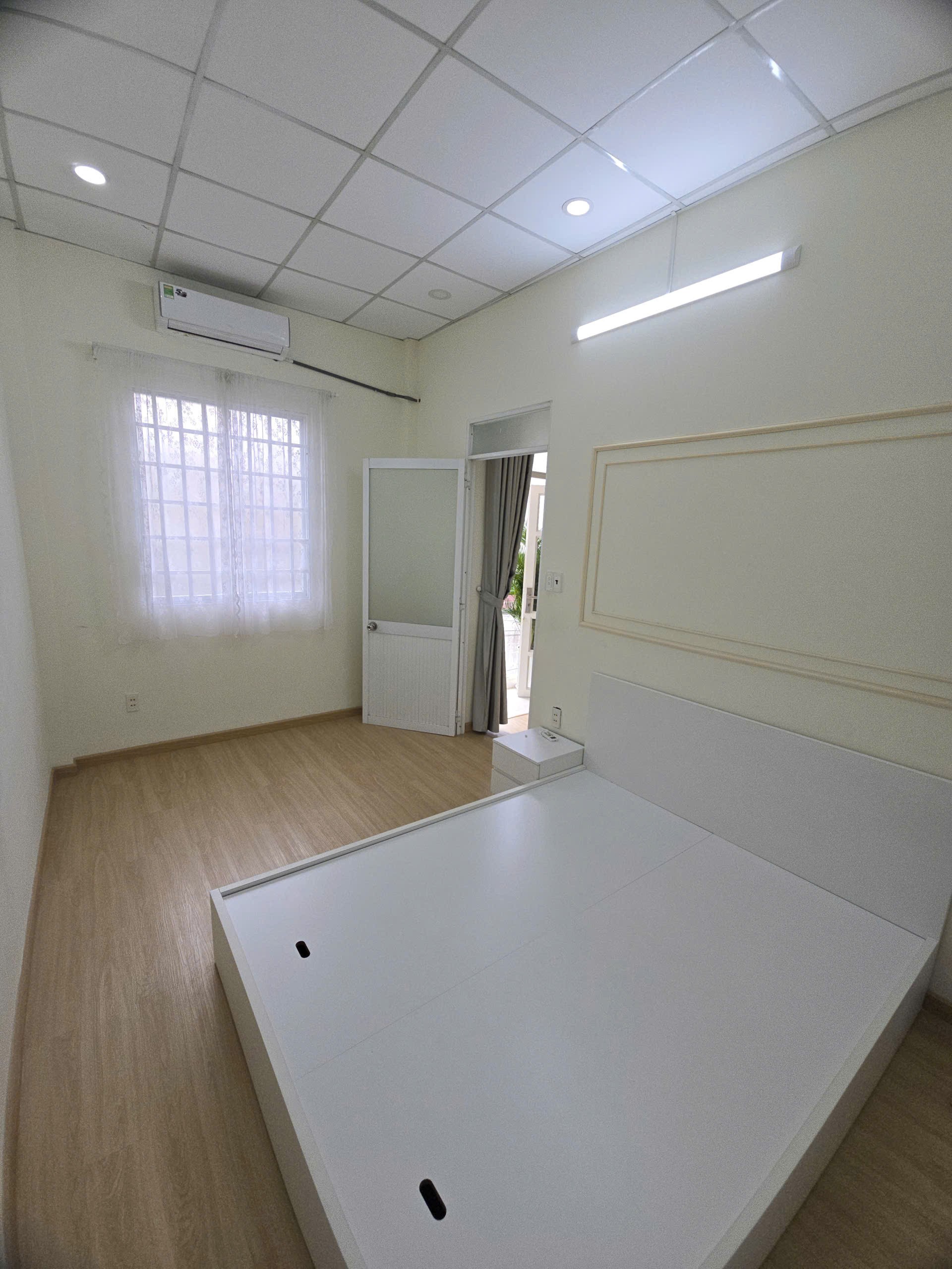 CHỈ 4.3 TỶ SÁT MẶT TIỀN LÊ VĂN QUỚI HXH 38M2 2 TẦNG BTCT 2PN 1WC 11